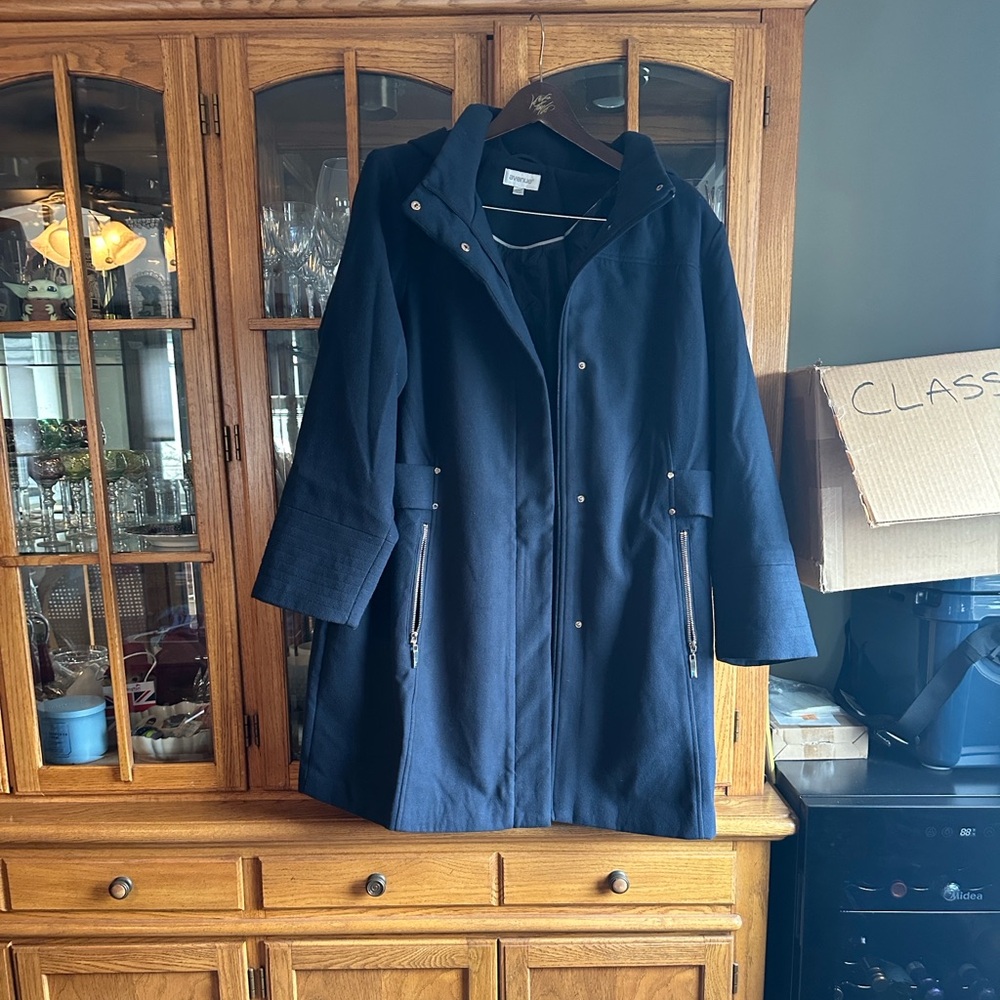 Women’s jacket pea coat style, all wool, navy blue size 18/20. Brand Avenue